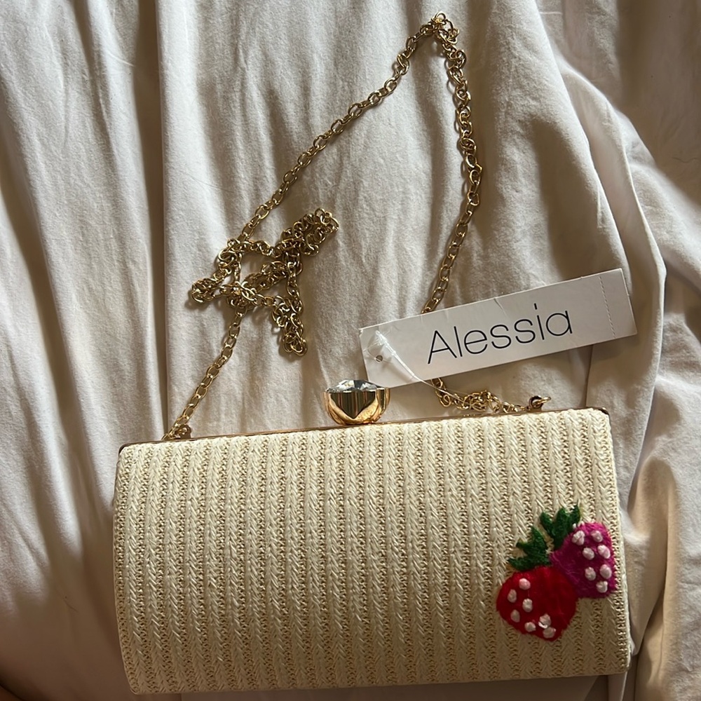 NWT Alessia Woven Cream Clutch Gold Tone Chain Purse w/ Strawberry Accent
